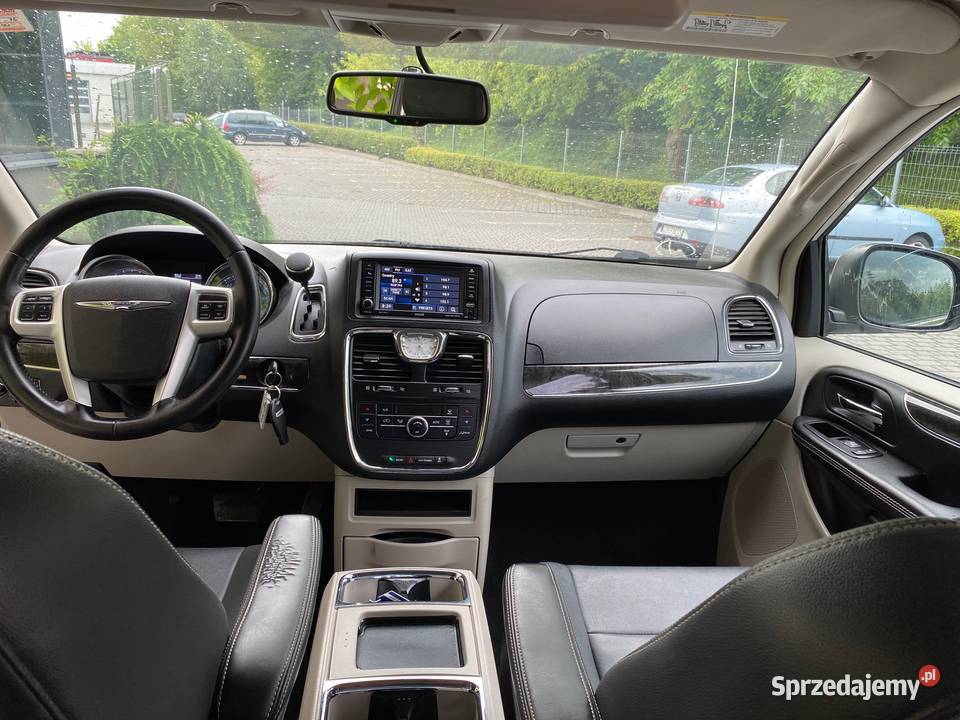 Chrysler Town Country V 36