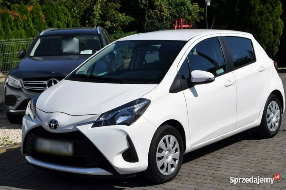 Toyota Yaris TOYOTA YARIS 15 111 Benzyna SALON biały Warszawa