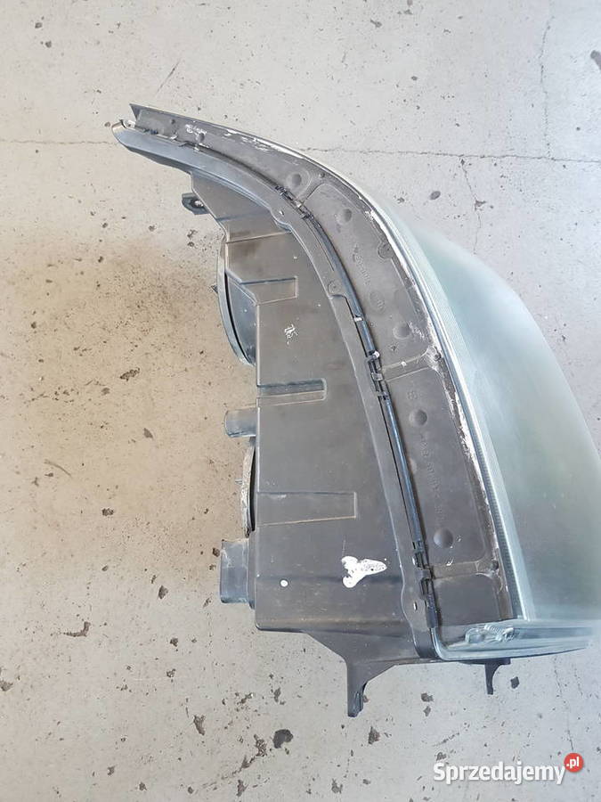 VW CRAFTER 2008 REFLEKTOR PRAWY HELLA LAMPA Turek