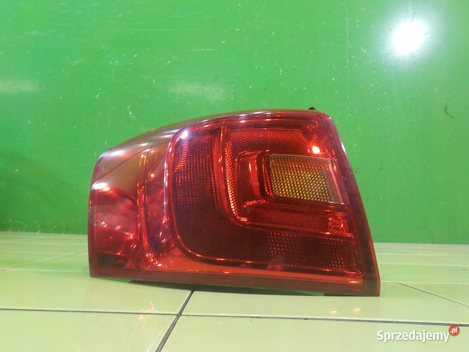 VW JETTA VI 14 TSI 12r SEDAN 4D lampa lewa tyl