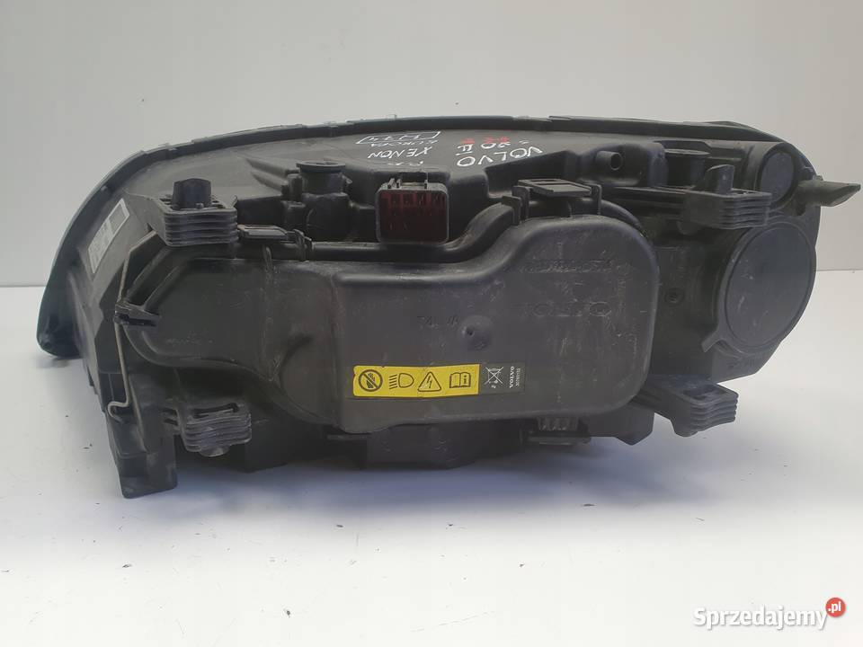 LAMPA PRAWA Volvo V70 III XC70 S80 II XENON