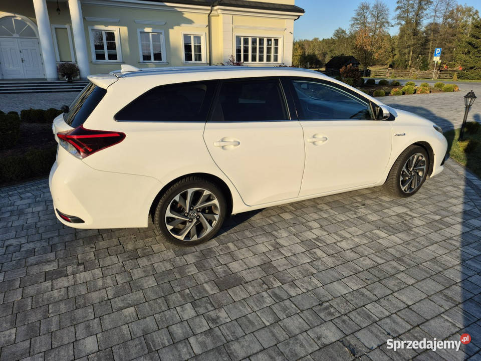 Toyota Auris 18 hybrid climatronic kamera grzane Drelów