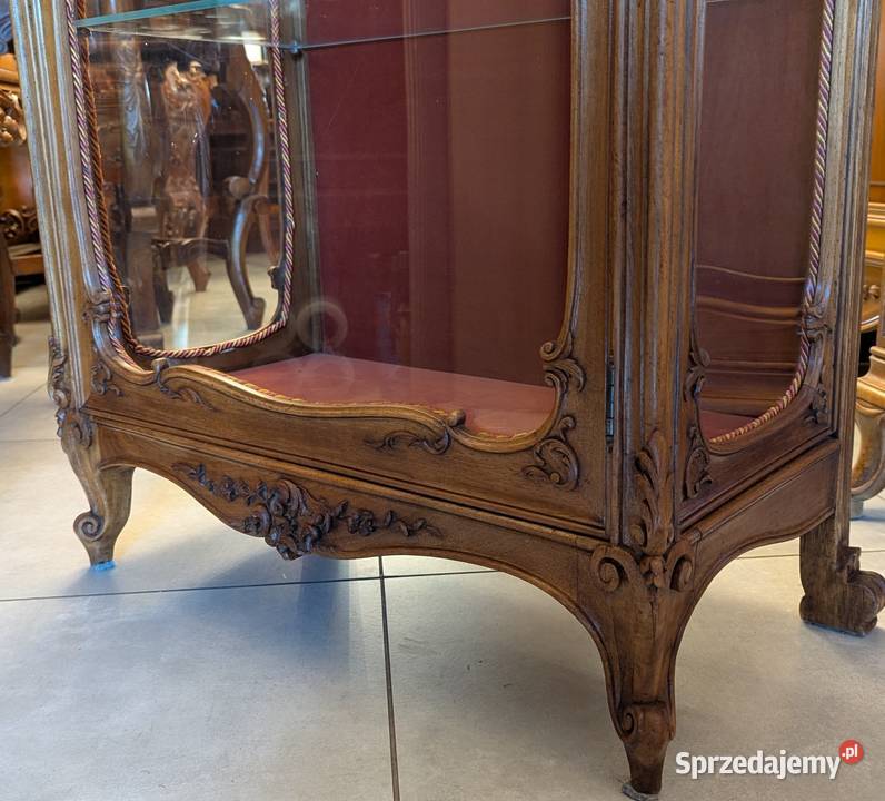 piękna witrynaserwantka ludwikowska orzechsklep Meble śląskie