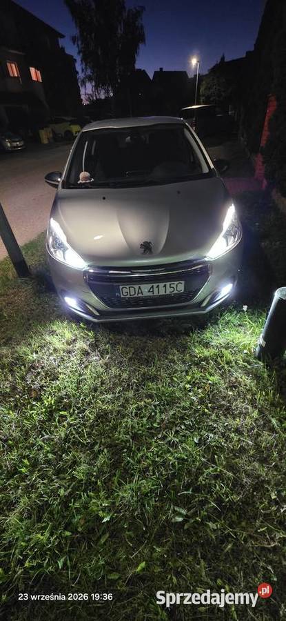 Peugeot 208 16hdi kamera cofania Pruszcz Gdański