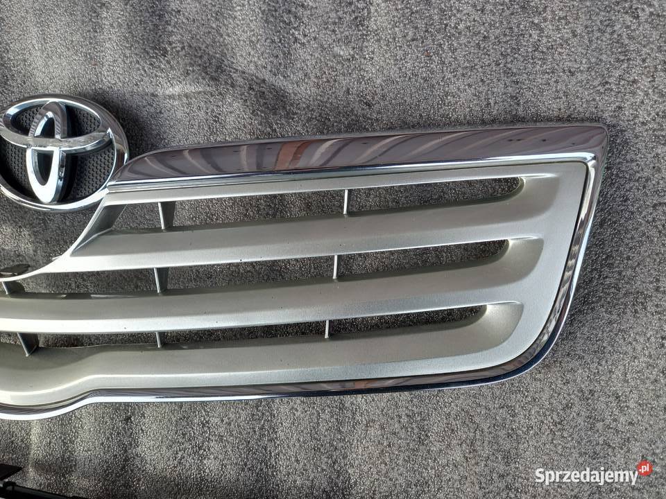 Toyota Avensis Lift atrapa kratka logo zderzaka osobowe Bukownica