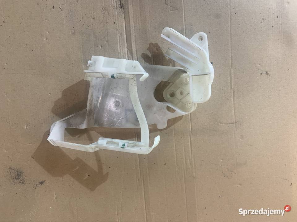 Osłona mocowanie zamka lewa tył 3C0837867 vw Szczecin