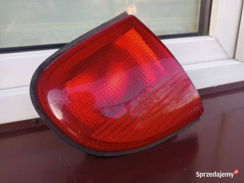 Ford Escort MK7 VII lampa tył tylna prawa w Lampy tylne Sieradz