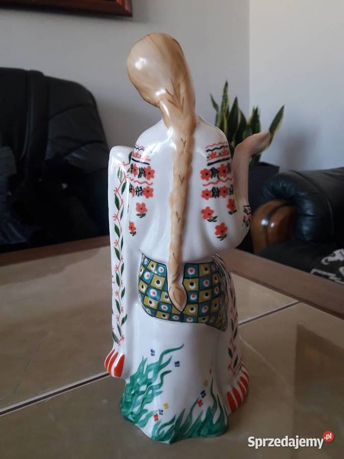 Figurka porcelanowa Ukraińska hafciarka Kijów