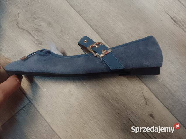 41 Niebieskie baleriny wieczorowe z zapięciem