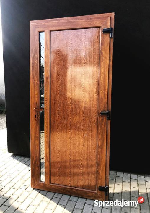 Ciepłe drzwi 100x210 z długą szybą w kolorze