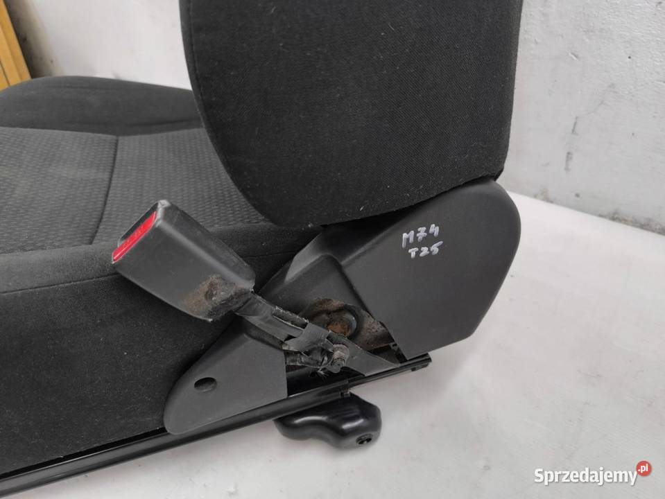 FOTEL PRAWY PRZÓD TOYOTA AVENSIS II T25 sprzedam