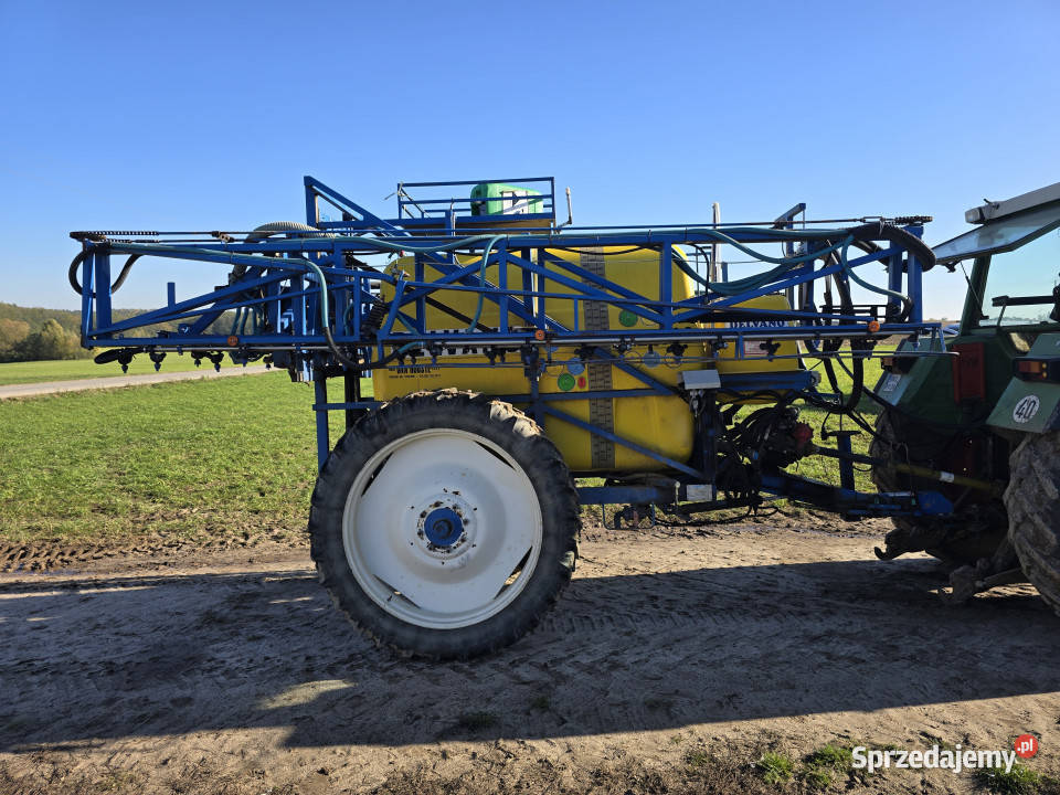 Opryskiwacz ciągany DELVANO TRE 2500 2500 L Zaczepiane