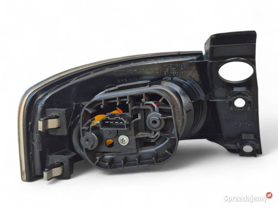 LAMPA TYŁ PRAWA W BŁOTNIK SEAT IBIZA III SMOKE Działoszyce