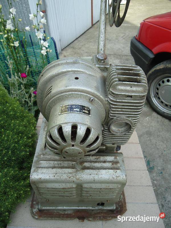 Kolekcjonerski projektor filmowy Polski lampowy Nowy Sącz