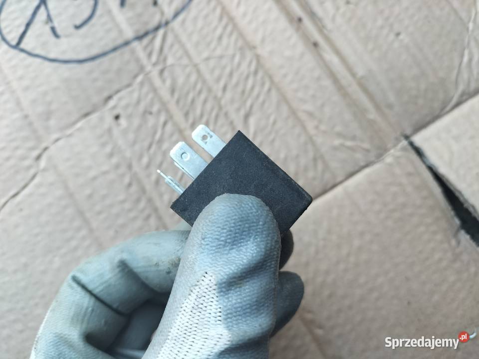 PRZEKAŹNIK AUDI 30 165906381 osobowe Kamień-Kolonia