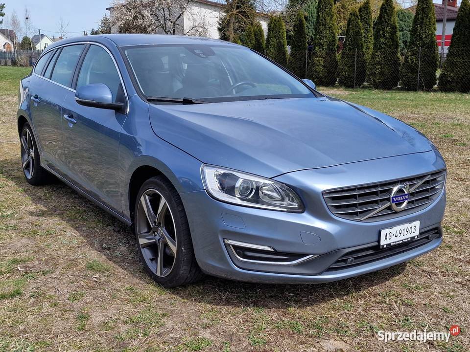 VOLVO V60 T4 SUMMUM 20 Benzyna 190 Zadbany Rok produkcji 2017