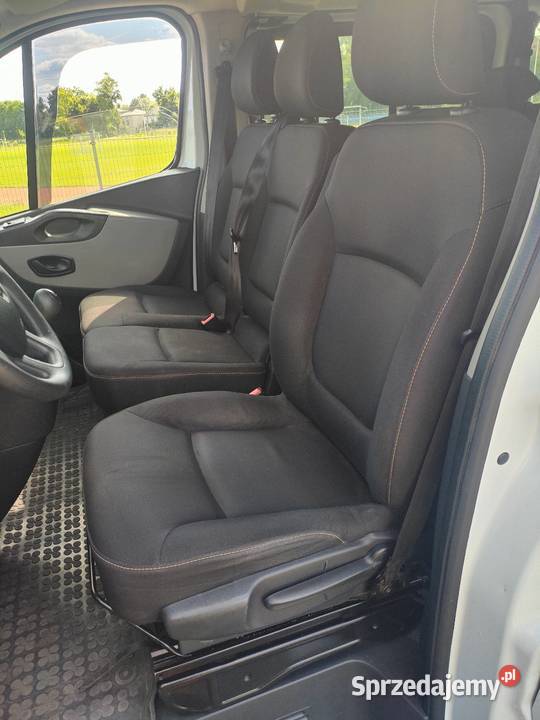 Tanio Renault Trafic 9 miejsc 2018r mały Ćmielów
