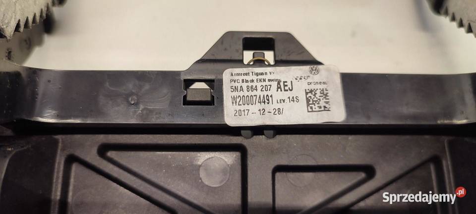 VW TIGUAN II PODŁOKIETNIK 5NA864207 osobowe sprzedam