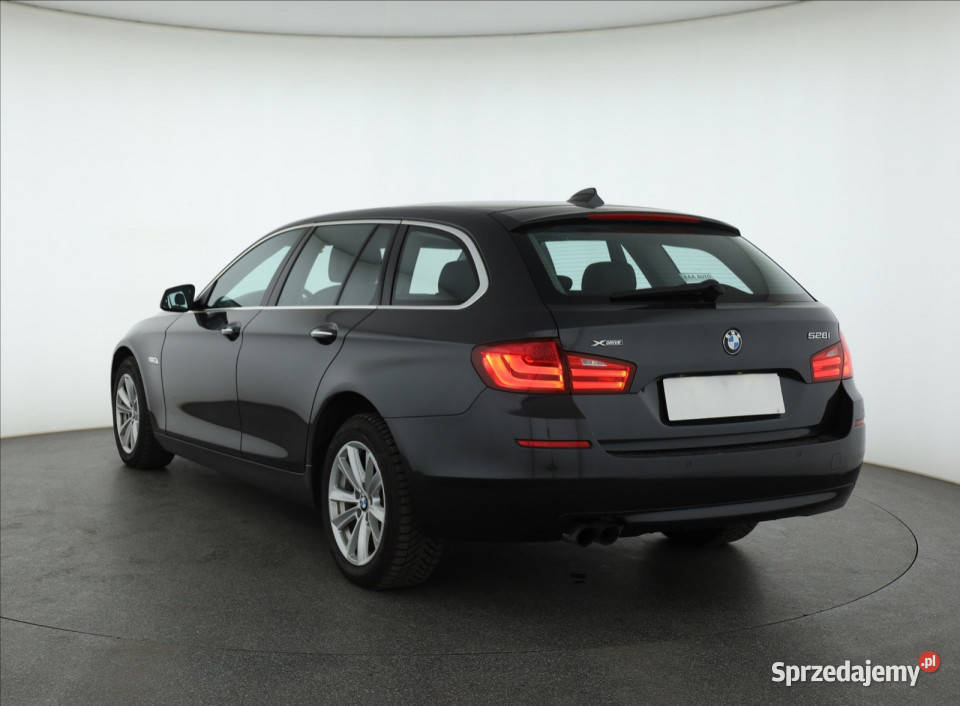 BMW 5 528i xDrive benzyna