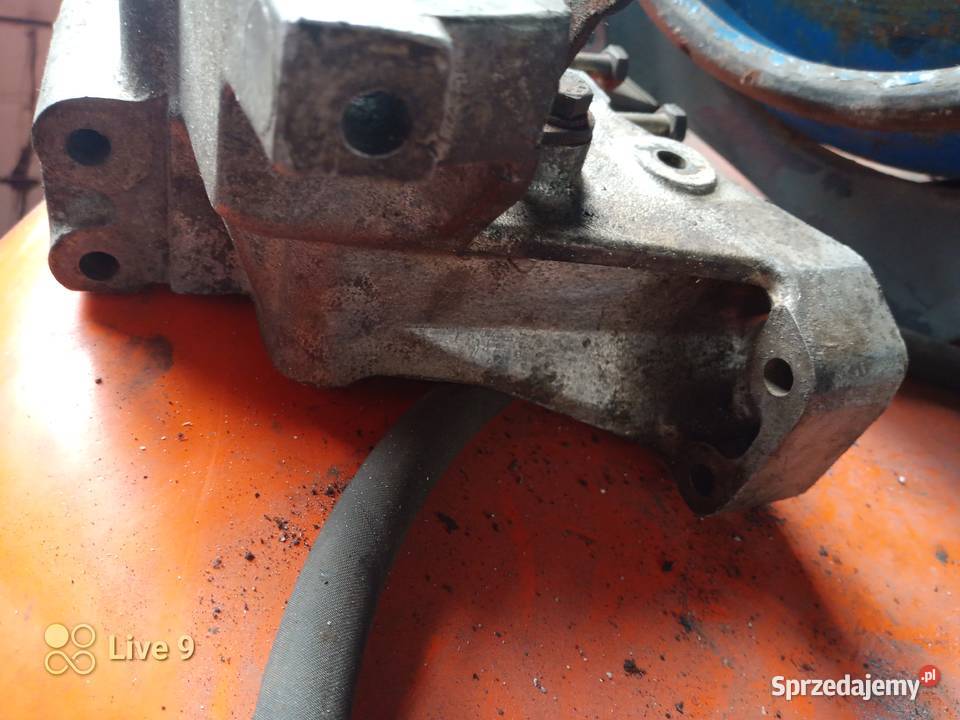 Mercedes om 617 om 616 łapa wspornik pompy osobowe Kocmyrzów sprzedam