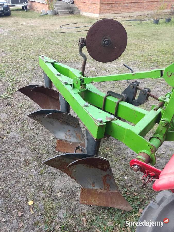 Pług trzyskibowy nieuszkodzony Pługi Nowiny