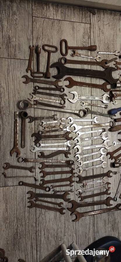 Zestaw starych kluczy narzędzi