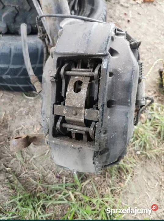 Zacisk hamulcowy prawy przód BMW E38 4 tłoczkowy śląskie Żory sprzedam