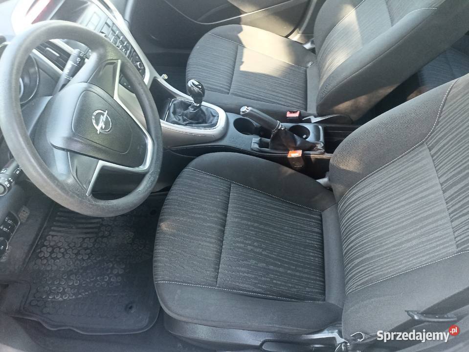 Opel Astra j hatchback 17 diesel Isuzu 2010 klimatyzacja świętokrzyskie sprzedam