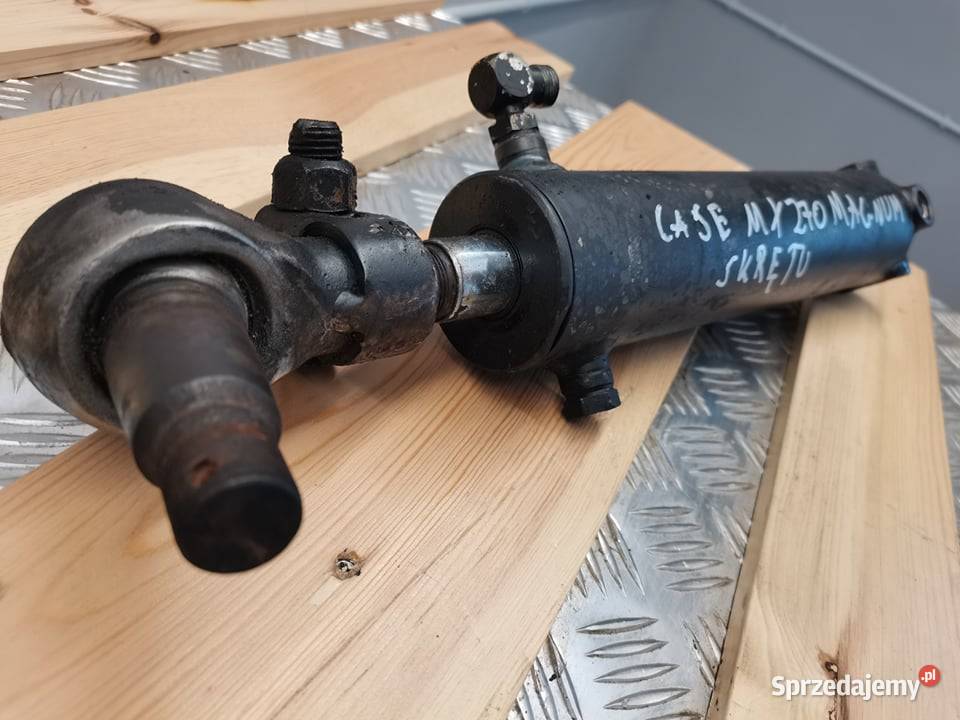 Case MX Magnum 2002r Cylinder hydrauliczny Wilkowo
