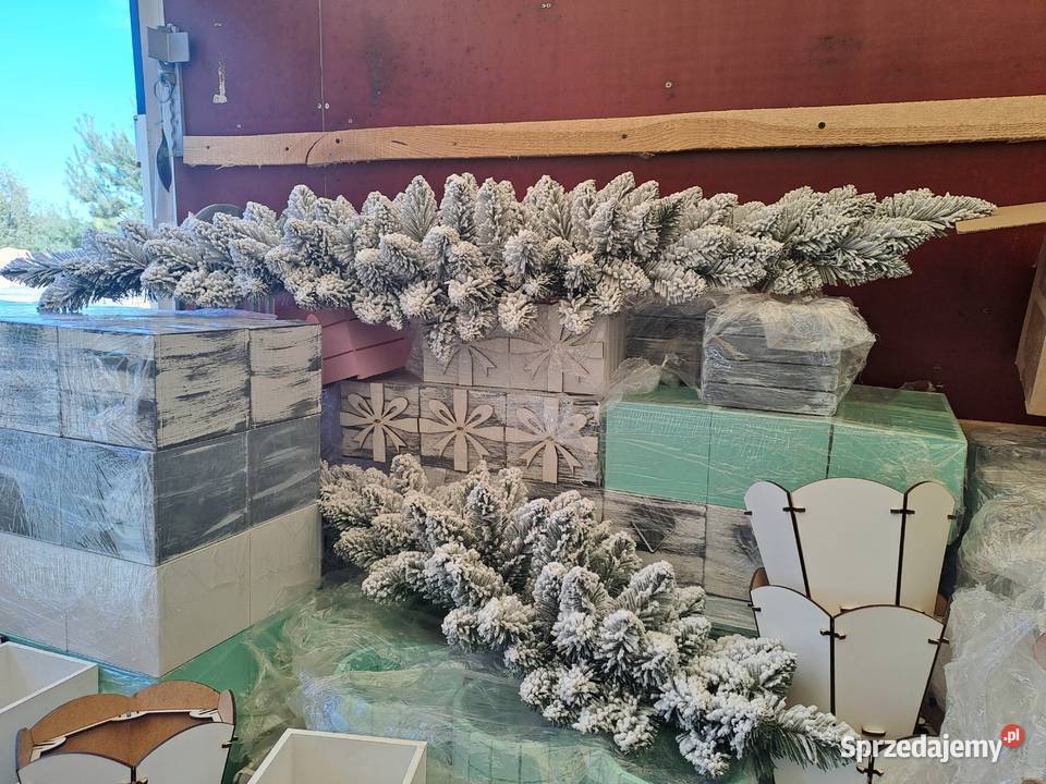 Świąteczne śnieżone stroiki na stół drzwi komode Sierpc