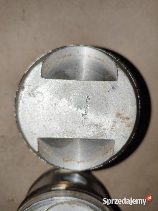 Oryginalne nowe tłoki 7816 z pierścieniami Leszno sprzedam