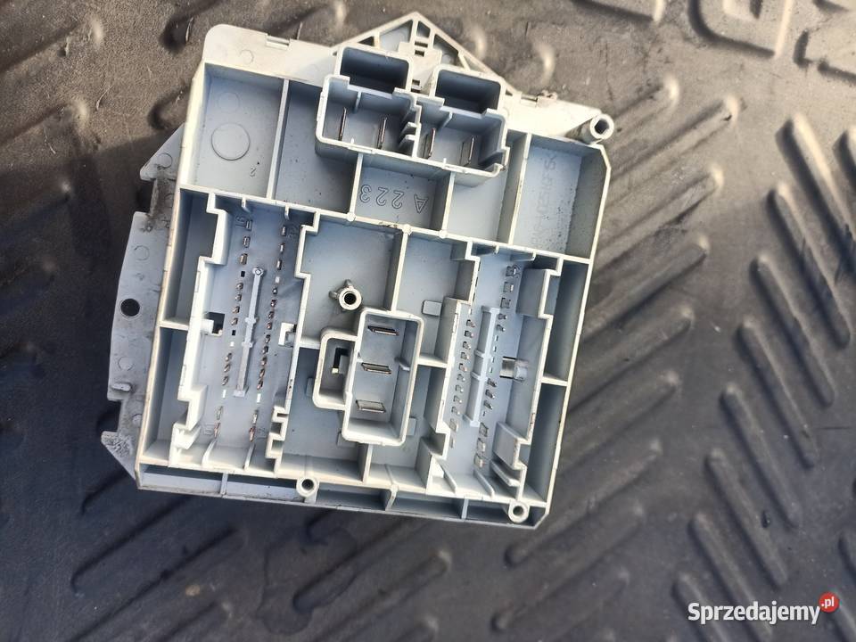 Skrzynka bezpieczników alfa Romeo 147 16 16v Szczecin
