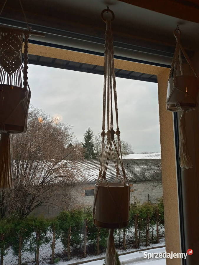 Kwietniki i polka z makramy wielokolorowy