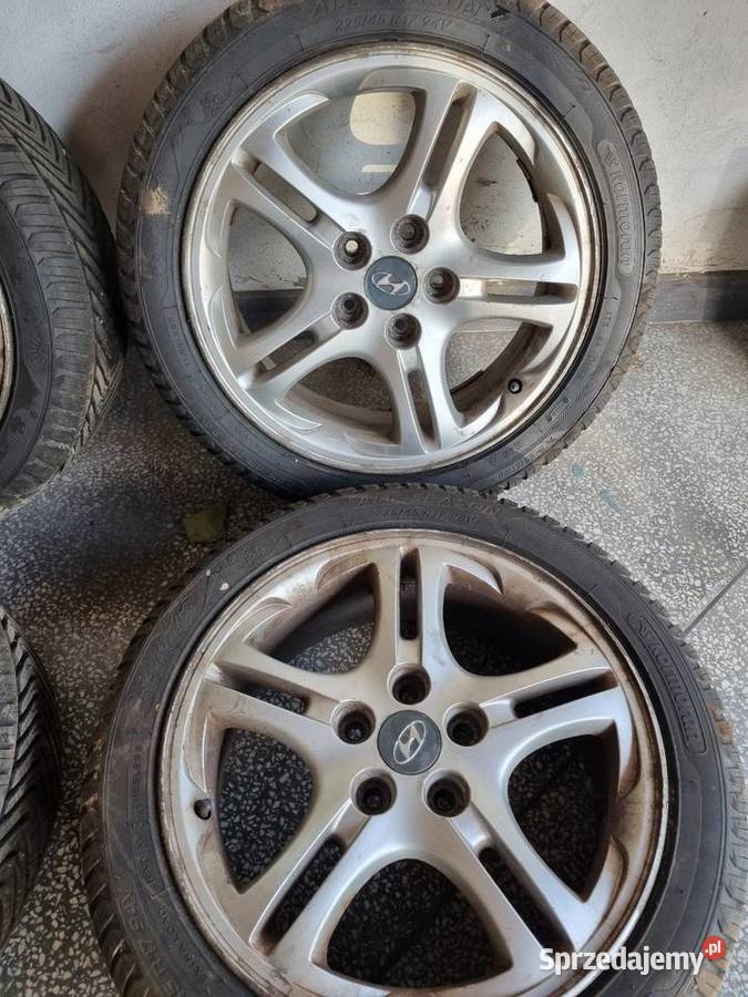 Opony R17 22545 wielosezonowe sprzedam