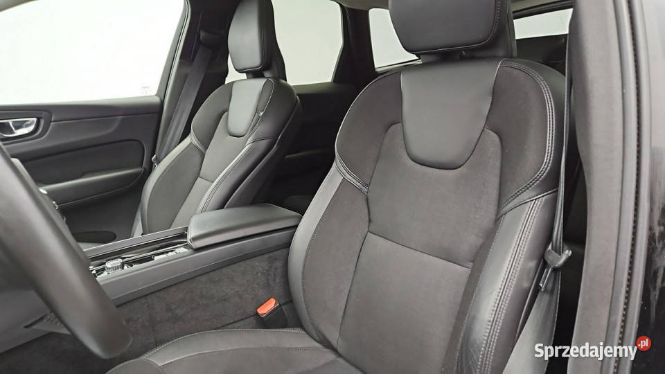 Volvo XC 60 AWD PlugIn Hybrid Momentum Pro Z centralny zamek Warszawa