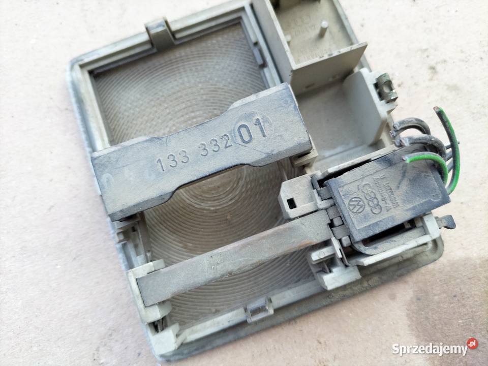 AUDI 80B3 80 B3 LAMPKA WNĘTRZA OŚWIETLENIE lubelskie sprzedam