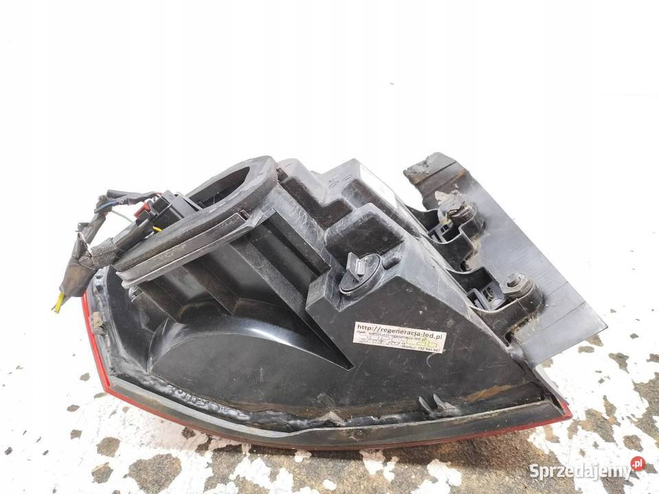 LAMPA TYŁ PRAWA SEDAN USA 561945208B VW