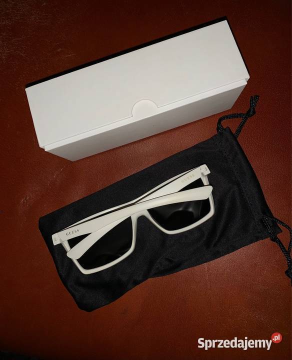 Okulary z polaryzacja Guess biale Nisko