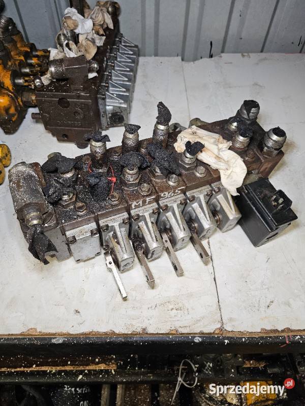 Rozdzielacz hydrauliczny Danfoss PVG 32 Case 595