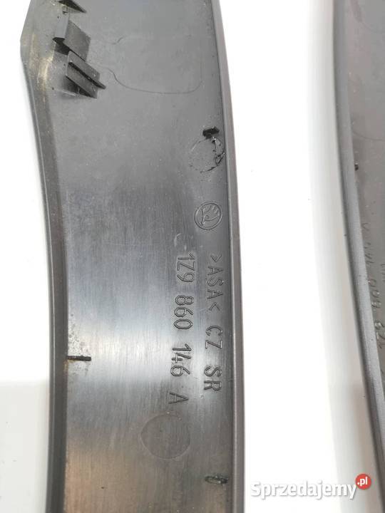 OSŁONA ZAŚLEPKA RELINGU PRZÓD TYŁ KPL 1Z9860146A Rok produkcji 2012 świętokrzyskie