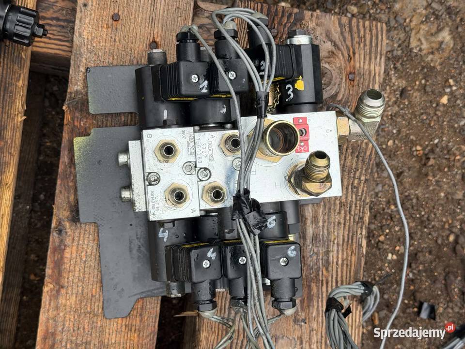 Rozdzielacz hydrauliczny trzysekcyjny HAWE SK Do wózków widłowych
