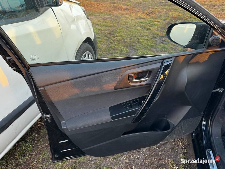 TOYOTA AURIS II 18HYBRYDA 2017R Tarnów sprzedam