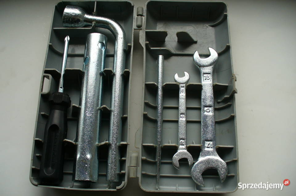 Fiat 126p fabryczny zestaw kluczy Lędziny