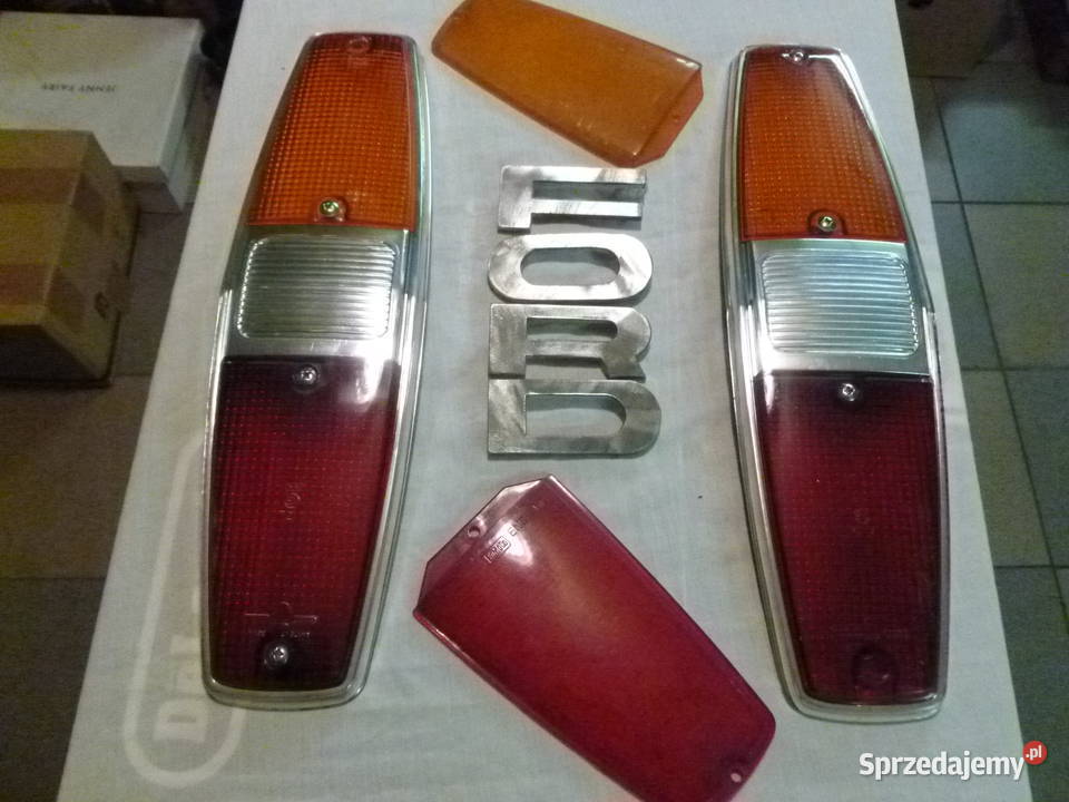 Klosz lampy tylnej z chromowaną ramką Ford mazowieckie Mława