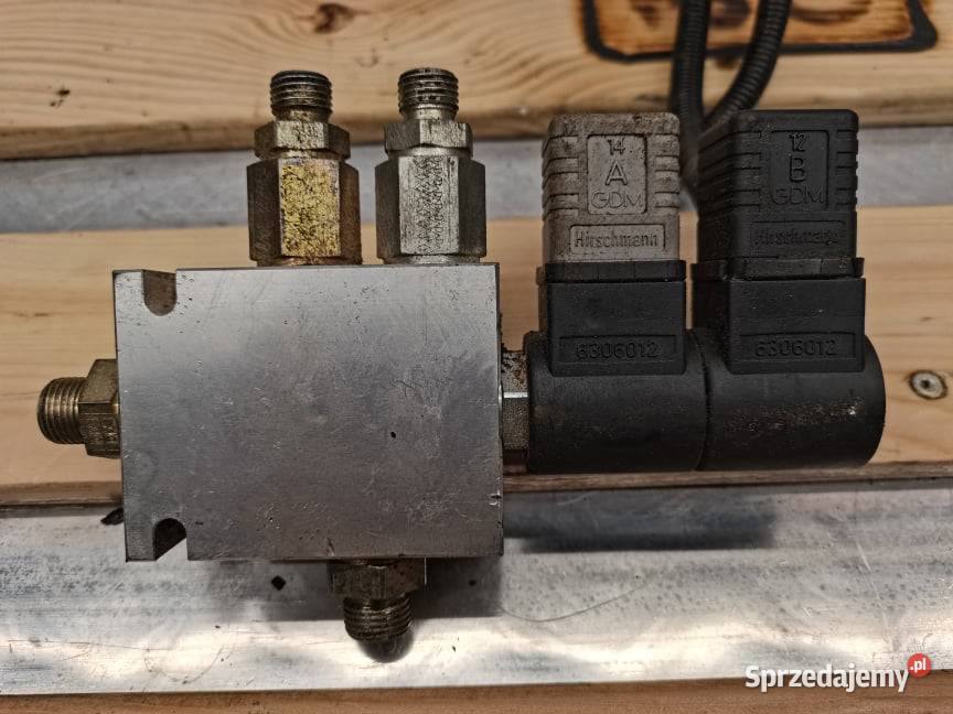 Holland LM 5040 Blok zaworowy 7028830 Wilkowo