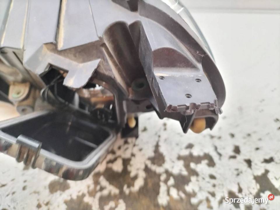 LAMPA PRZÓD PRAWA USZKODZONA 9808572580 Peugeot