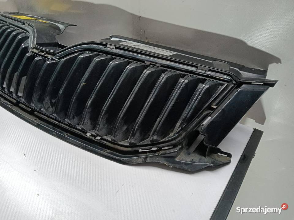 GRILL ATRAPA ZDERZAKA SKODA OCTAVIA III