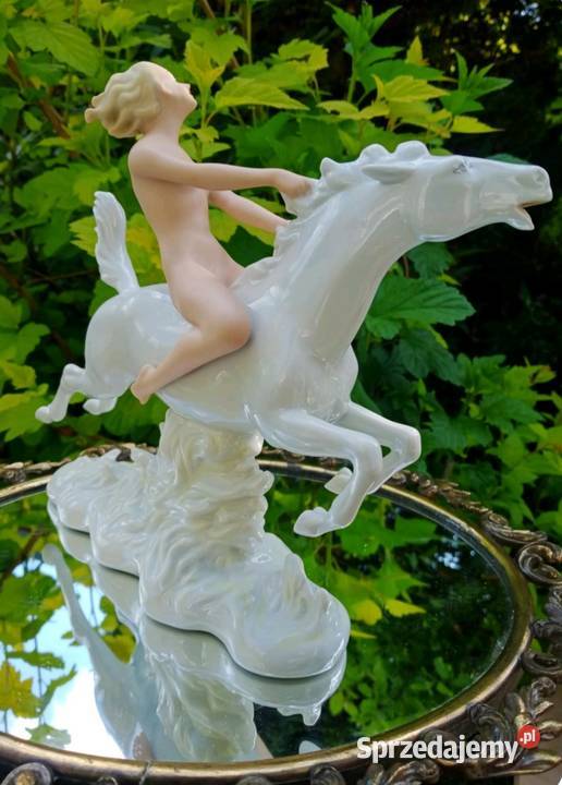 Wyjątkowa Figurka Amazonki na galopującym koniu Porcelana i szkło łódzkie Pabianice