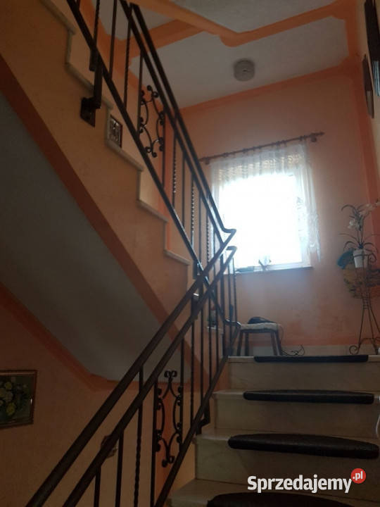Dom wielorodzinny z dużą działką w Piekarach 4252zł/m2