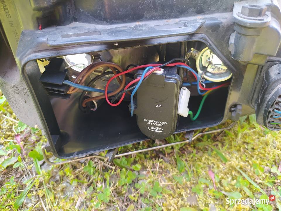 Reflektor lampa przednia Ford Focus mk1 liftingu Rybnik